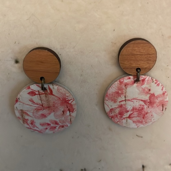 1.5” double tan white pink cork style stud earrings - Picture 3 of 12